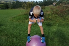 Marcel-Schöffmann-Gymnastikball-Hocke